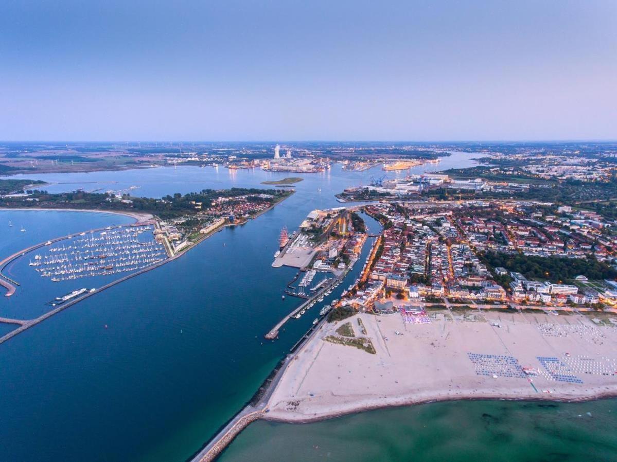 Sonnenaufgang, direkt am Alten Strom Rostock Bagian luar foto